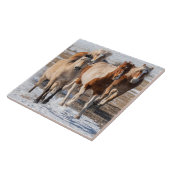 雪の中の混成馬ランニングの群れ タイル (側面)