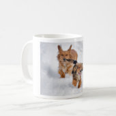 雪の中の犬 コーヒーマグカップ (正面左)
