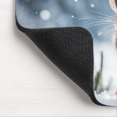 雪の中の白いデイジーの下のネズミ マウスパッド (コーナー)