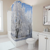 雪の中の白い木 シャワーカーテン (インサイチュ)