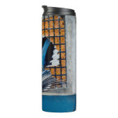 雪の中の白い胸のヌサッチ – オリジナル写真 タンブラー (回転右)