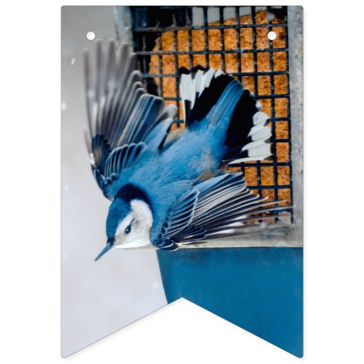 雪の中の白い胸のヌサッチ – オリジナル写真 バンティングフラッグ (第2の旗)