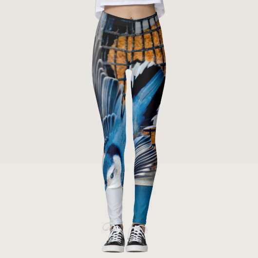 雪の中の白い胸のヌサッチ – オリジナル写真 レギンス (正面)