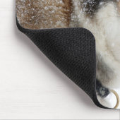 雪の中の美しいシベリアのハスキー マウスパッド (コーナー)