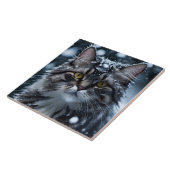 雪の中の美しい灰色のタビー猫 タイル (側面)