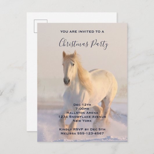 雪の中の美しい白い馬フォトクリスマス インビテーションポストカード (正面/裏面)