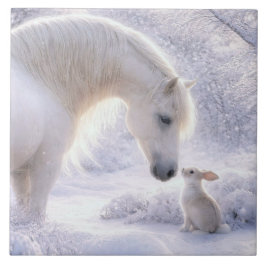 雪の中の美しい白馬とウサギ タイル
