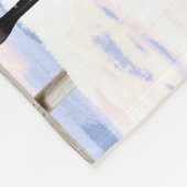 雪の中の茶色のベイ四分の馬 フリースブランケット (角)