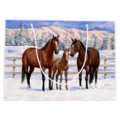 雪の中の茶色のベイ四分の馬 ラージペーパーバッグ (裏面)