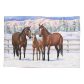 雪の中の茶色のベイ四分の馬 枕カバー (裏面-左)