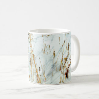 雪の中の草 コーヒーマグカップ