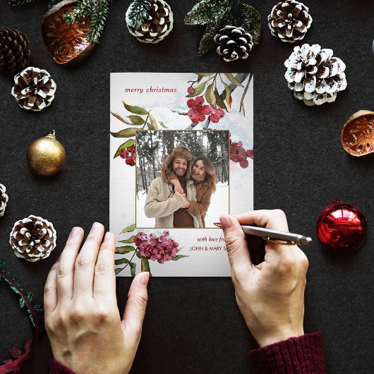 雪の中の赤い水色の冬の果実の写真 三つ折りカード