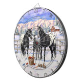 雪の中の農場の黒いアパロオーサの馬 ダーツボード (正面右)