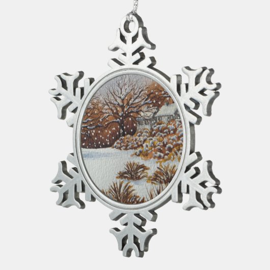 雪の中の農村のコテージの風光明媚な写真 スノーフレークピューターオーナメント (右)
