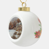 雪の中の農村のコテージの風光明媚な写真 セラミックボールオーナメント (右)