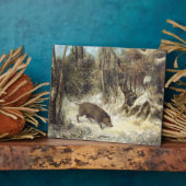 雪の中の野生のイノシシ、クールベットとして署名(フェイク) フォトプラーク (側面)