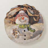 雪の中の雪だるまのヴィンテージスケッチ ラウンドクッション (裏面)