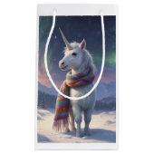 雪の中の魔法のユニコーン – ノーザンライト スモールペーパーバッグ (正面)