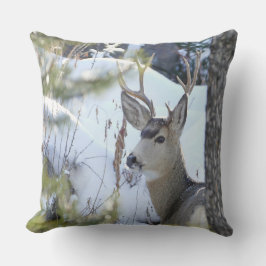 雪の中の鹿 アウトドアクッション