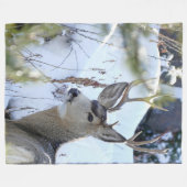 雪の中の鹿 フリースブランケット (正面(横))