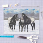 雪の中の黒いアパルーサの馬 薄葉紙 (クラフト)