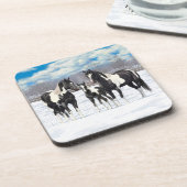 雪の中の黒いピント絵を描4分の1馬 コースター (左側)