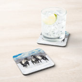 雪の中の黒いピント絵を描4分の1馬 コースター (右側)