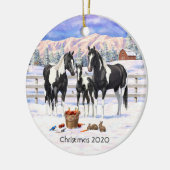 雪の中の黒いピント絵を描4分の1馬 セラミックオーナメント (左)
