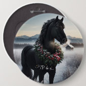雪の中の黒い馬とクリスマスリース 缶バッジ (正面&裏面)