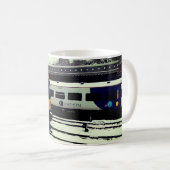 雪の中の2本の列車 コーヒーマグカップ (正面右)