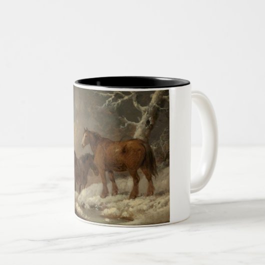 雪の中の2頭の馬(冬のシーン) ツートーンマグカップ (正面右)