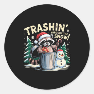 雪の中をゴミ捨てするクリスマスの楽しいアライグマ H ラウンドシール