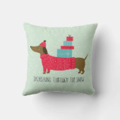 雪の中をダックスシュントかわいいクリスマス犬のおもしろい クッション (裏面)