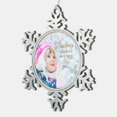 雪の中をダッシュクリスマスホリデーフォト スノーフレークピューターオーナメント (右)