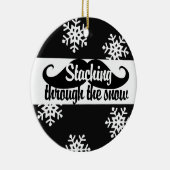 雪の中を歩き回ること セラミックオーナメント (右)