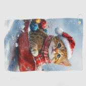 雪の中を歩くアビシニアン猫 ゴルフタオル (横)