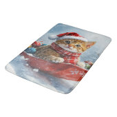 雪の中を歩くアビシニアン猫 バスマット (アングル)