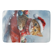 雪の中を歩くアビシニアン猫 バスマット (正面)