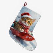 雪の中を歩くアビシニアン猫 ラージクリスマスストッキング (正面 (吊り時))