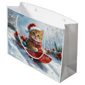 雪の中を歩くアビシニアン猫 ラージペーパーバッグ (裏面アングル)