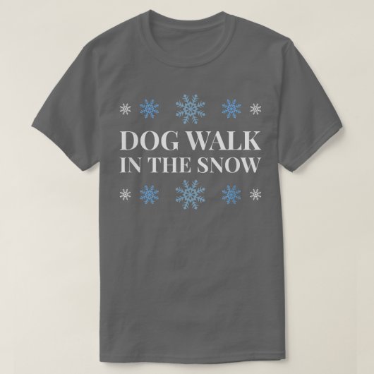 雪の中を歩く犬 Tシャツ (デザイン正面)