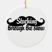 雪の中を歩く セラミックオーナメント (裏面)