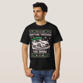 雪の中を漂う クリスマス ウガイル・クリスマス Tシャツ (正面フル)