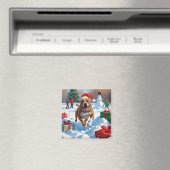 雪の中を走るクリスマス帽のピットブル犬 マグネット (インサイチュ (食洗機))