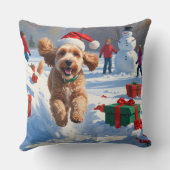 雪の中を走るコッカプー（クリスマス帽子付き） クッション (裏面)