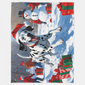 雪の中を走るダルマティア犬のクリスマス帽 フリースブランケット (正面)