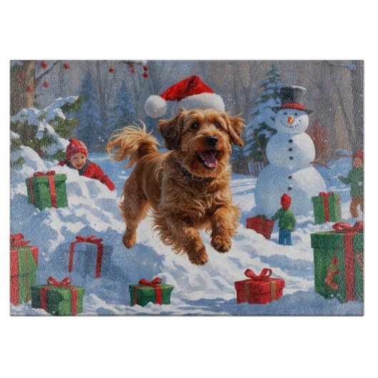 雪の中を走るハバニーズのクリスマス帽 カッティングボード (正面)