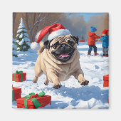 雪の中を走るパグ犬のクリスマス帽 マグネット (正面)