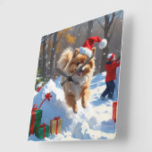 雪の中を走るポメラニアン　クリスマス帽をかぶって スクエア壁時計 (傾斜)