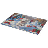 雪の中を走るマルチーズ犬のクリスマス帽 カッティングボード (角)
